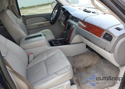 2009 Chevrolet Suburban 1500 Lt2 z USA, uszkodzony, nr VIN 1GNFC260X9R257882